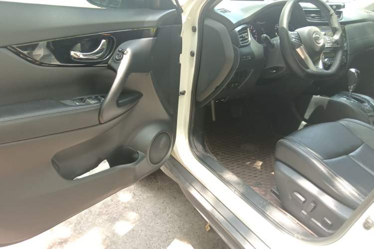 Used Nissan X-Trail 2019 2.0L CVT Smart Connect Comfort Edition 2WD Driver Seat
