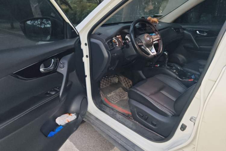 Used Nissan X-Trail 2019 2.0L CVT Smart Connect Comfort Edition 2WD Driver Seat