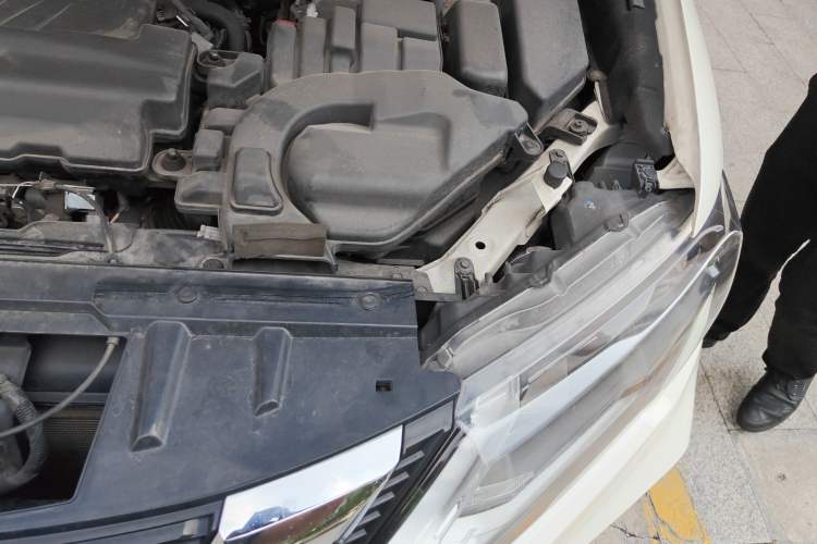 Used Nissan X-Trail 2019 2.0L CVT Smart Connect Comfort Edition 2WD Engine Bay Left