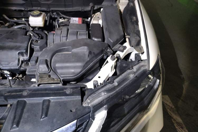 Used Nissan X-Trail 2019 2.0L CVT Smart Connect Comfort Edition 2WD Engine Bay Left
