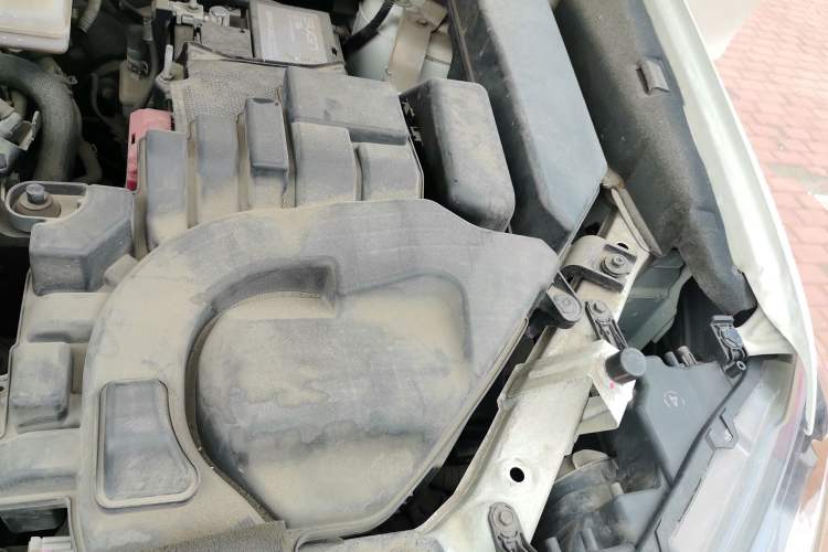 Used Nissan X-Trail 2019 2.0L CVT Comfort Edition 2WD Engine Bay Left
