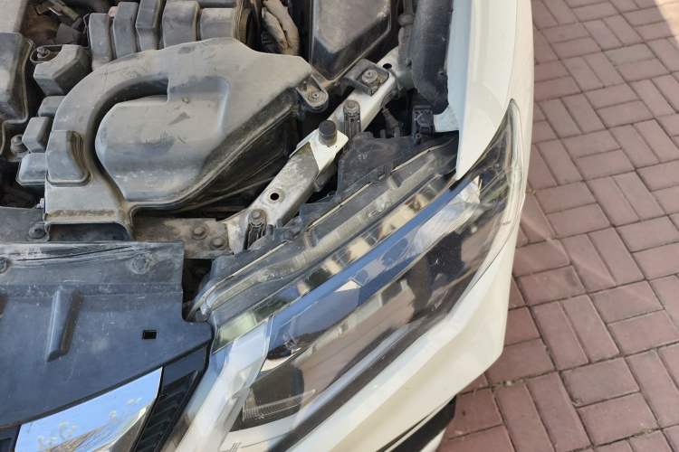 Used Nissan X-Trail 2019 2.0L CVT Smart Connect Comfort Edition 2WD Engine Bay Left