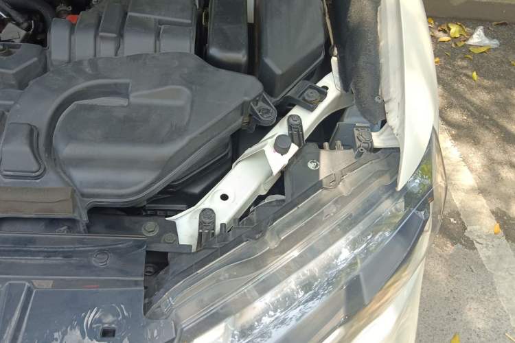 Used Nissan X-Trail 2019 2.0L CVT Smart Connect Comfort Edition 2WD Engine Bay Left