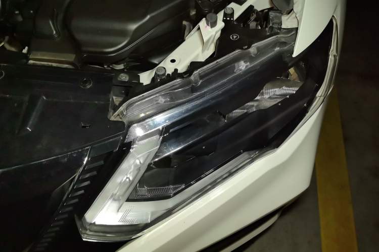Used Nissan X-Trail 2019 2.0L CVT Smart Connect Comfort Edition 2WD Engine Bay Left