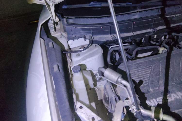 Used Nissan X-Trail 2019 2.0L CVT 7-Seater Comfort Version 2WD Engine Bay Right