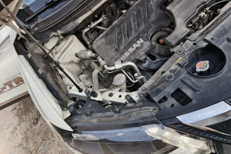 Used Nissan X-Trail 2019 2.0L CVT Comfort Edition 2WD Engine Bay Right