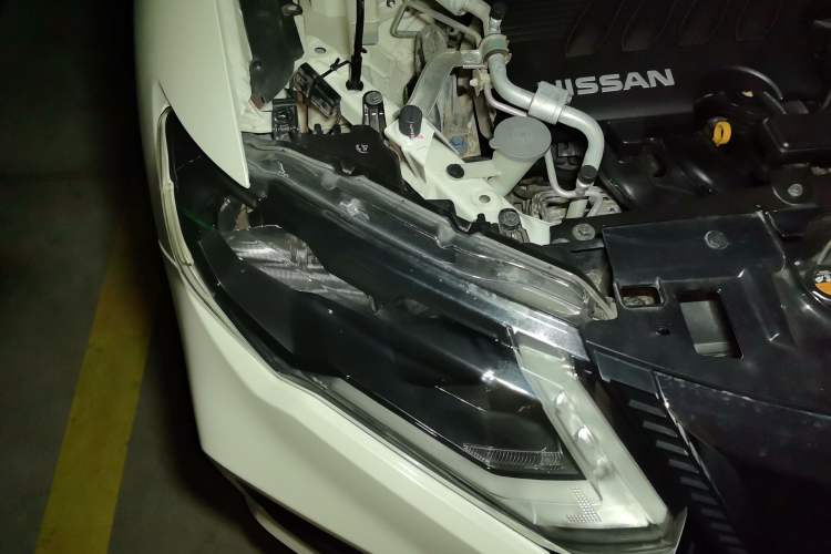 Used Nissan X-Trail 2019 2.0L CVT Smart Connect Comfort Edition 2WD Engine Bay Right