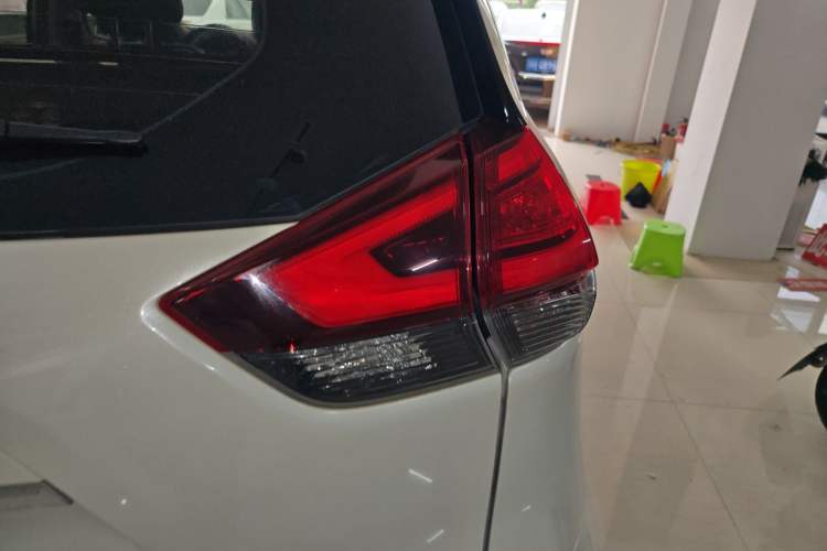 Used Nissan X-Trail 2019 2.0L CVT Smart Connect Comfort Edition 2WD Exterior 3