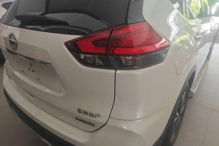 Used Nissan X-Trail 2019 2.5L CVT Smart Connect Luxury Edition 4WD Exterior 3