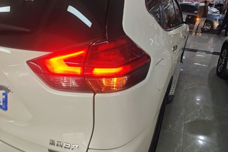 Used Nissan X-Trail 2019 2.5L CVT Smart Connect Luxury Edition 4WD Exterior 3