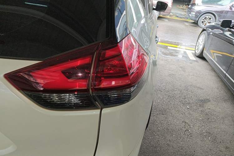 Used Nissan X-Trail 2019 2.0L CVT Smart Connect Comfort Edition 2WD Exterior 3