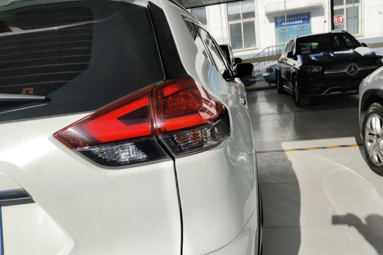 Used Nissan X-Trail 2019 2.5L CVT Smart Connect Luxury Edition 4WD Exterior 3