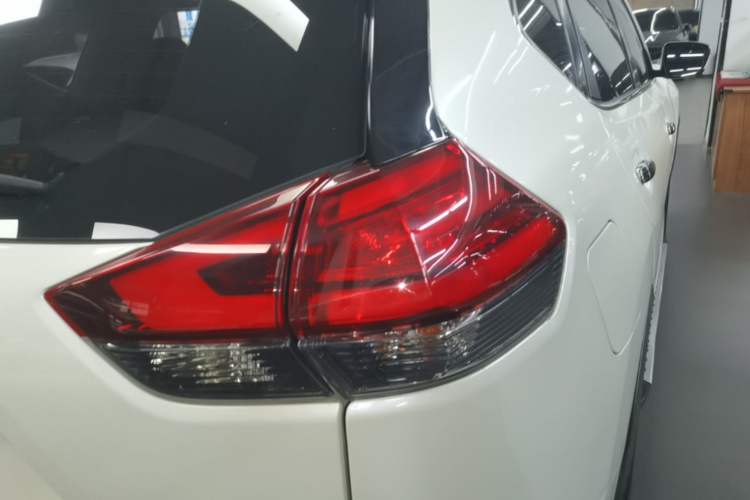 Used Nissan X-Trail 2019 2.0L CVT Smart Connect Comfort Edition 2WD Exterior 3