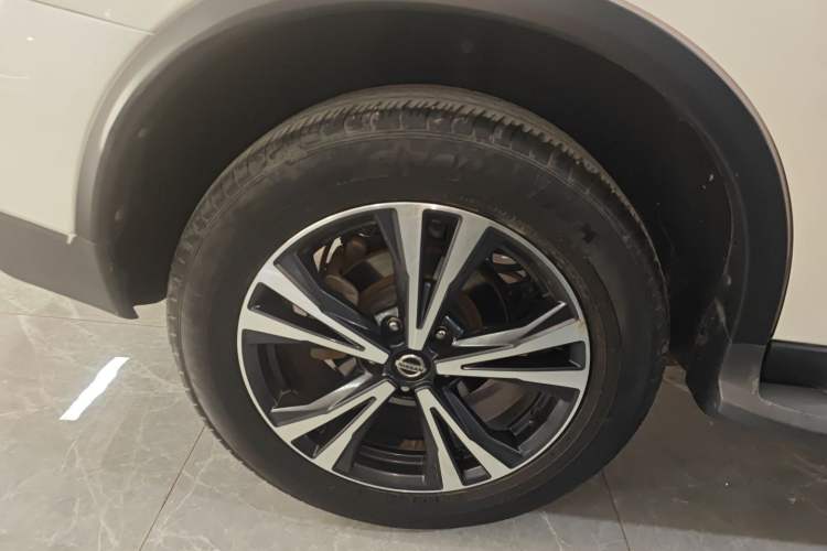 Used Nissan X-Trail 2019 2.5L CVT Smart Connect Luxury Edition 4WD Exterior 5