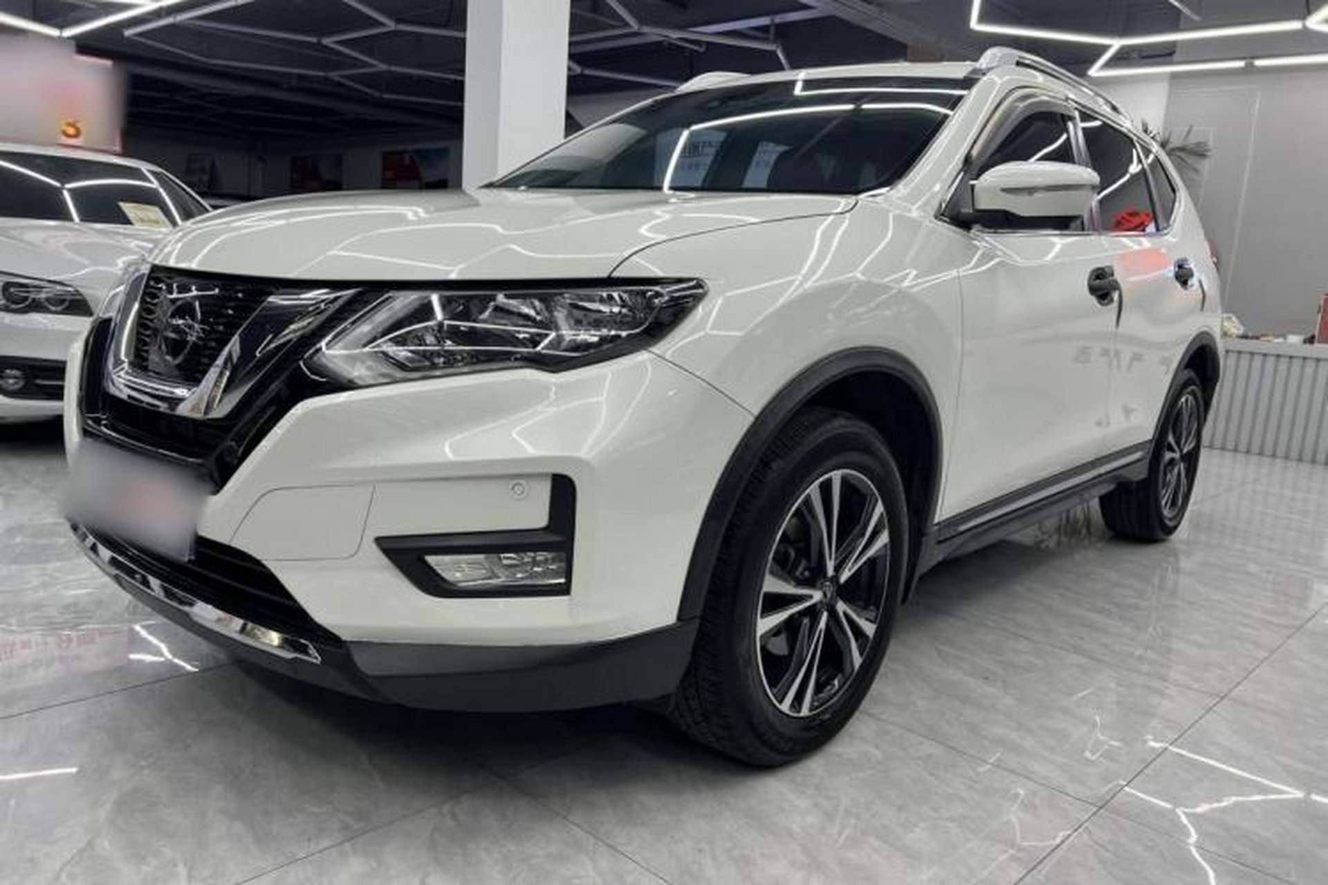 Used Nissan X-Trail 2019 2.5L CVT Smart Connect Luxury Edition 4WD Front Left 45 Deg