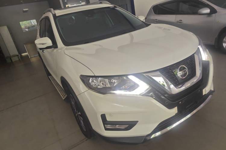 Used Nissan X-Trail 2019 2.5L CVT Smart Connect Luxury Edition 4WD Front Right 45 Deg