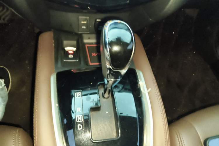 Used Nissan X-Trail 2019 2.0L CVT Smart Connect Comfort Edition 2WD Gear Lever