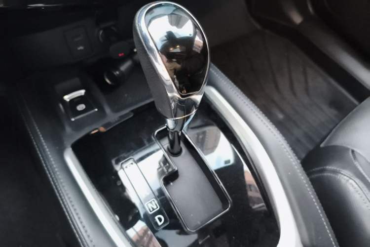 Used Nissan X-Trail 2019 2.0L CVT Smart Connect Comfort Edition 2WD Gear Lever
