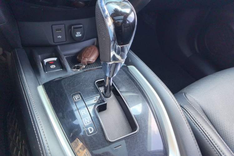 Used Nissan X-Trail 2019 2.0L CVT Smart Connect Comfort Edition 2WD Gear Lever
