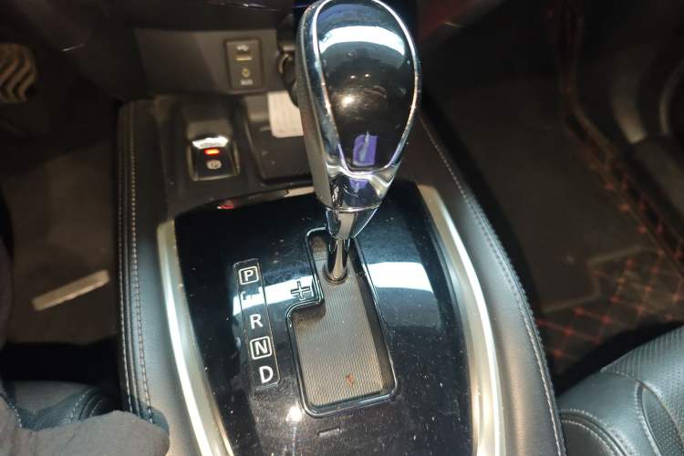 Used Nissan X-Trail 2019 2.0L CVT Comfort Edition 2WD Gear Lever