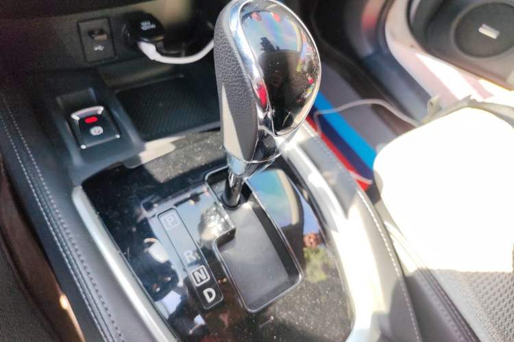 Used Nissan X-Trail 2019 2.5L CVT Smart Connect Luxury Edition 4WD Gear Lever