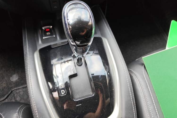 Used Nissan X-Trail 2019 2.0L CVT Smart Connect Comfort Edition 2WD Gear Lever