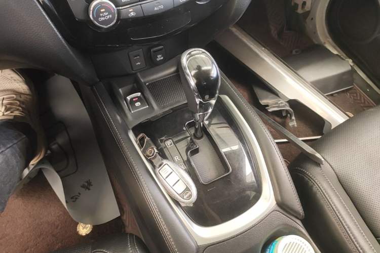 Used Nissan X-Trail 2019 2.0L CVT Smart Connect Comfort Edition 2WD Gear Lever