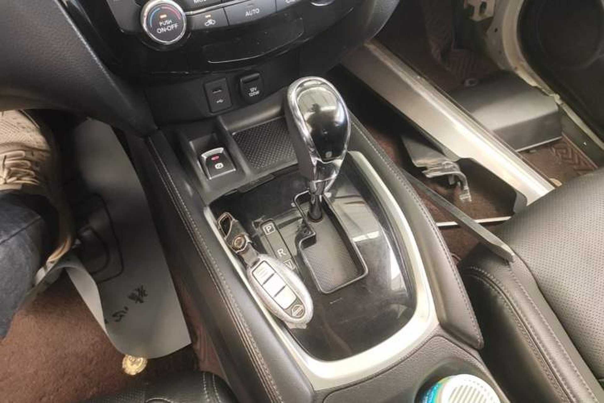 Used Nissan X-Trail 2019 2.0L CVT Smart Connect Comfort Edition 2WD Gear Lever