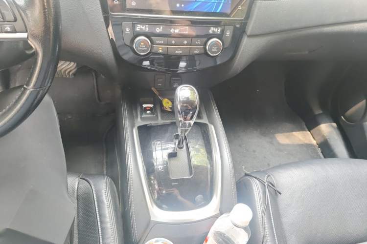 Used Nissan X-Trail 2019 2.0L CVT Smart Connect Comfort Edition 2WD Gear Lever