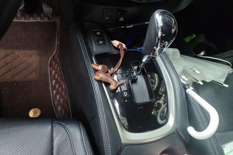Used Nissan X-Trail 2019 2.5L CVT Smart Connect Luxury Edition 4WD Gear Lever
