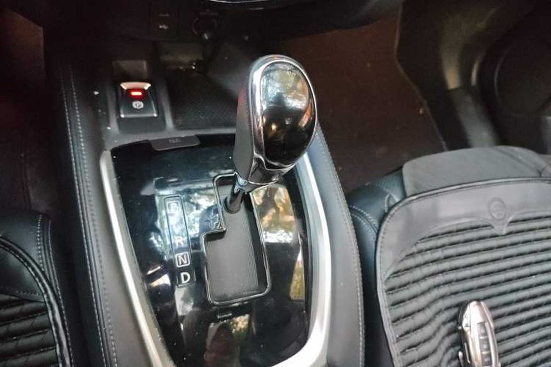 Used Nissan X-Trail 2019 2.0L CVT Smart Connect Comfort Edition 2WD Gear Lever