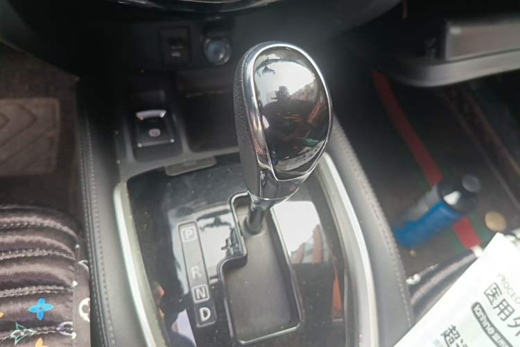 Used Nissan X-Trail 2019 2.0L CVT Comfort Edition 2WD Gear Lever
