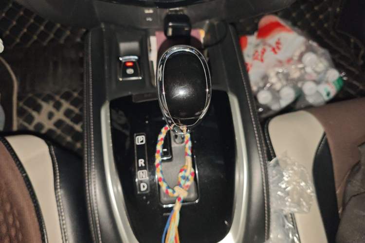 Used Nissan X-Trail 2019 2.0L CVT Smart Connect Comfort Edition 2WD Gear Lever