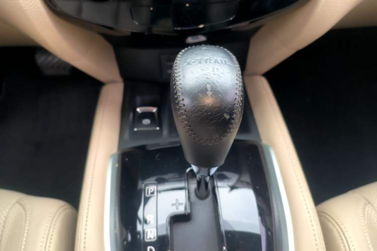 Used Nissan X-Trail 2019 2.0L CVT Smart Connect Comfort Edition 2WD Gear Lever