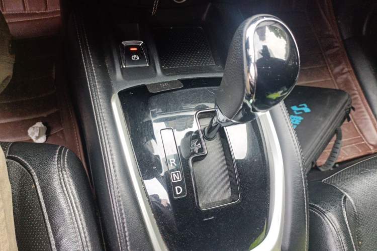 Used Nissan X-Trail 2019 2.0L CVT Smart Connect Comfort Edition 2WD Gear Lever