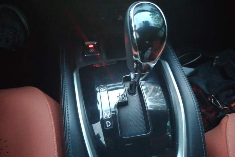 Used Nissan X-Trail 2019 2.0L CVT Smart Connect Comfort Edition 2WD Gear Lever