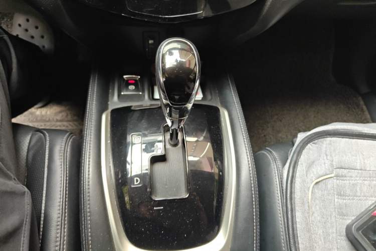 Used Nissan X-Trail 2019 2.0L CVT Smart Connect Comfort Edition 2WD Gear Lever