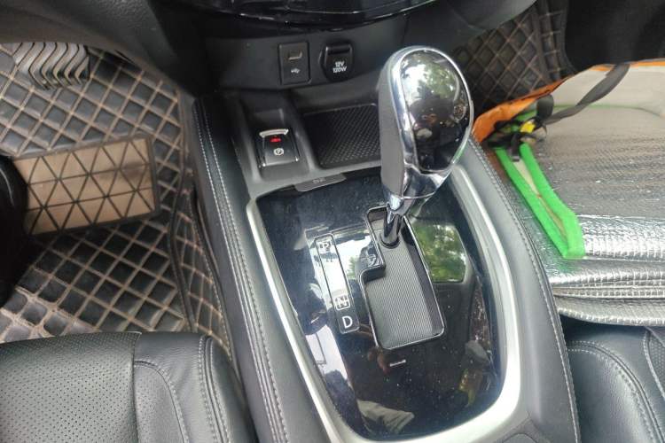 Used Nissan X-Trail 2019 2.0L CVT Smart Connect Comfort Edition 2WD Gear Lever