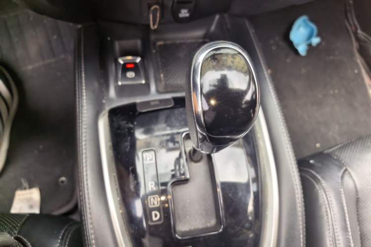 Used Nissan X-Trail 2019 2.0L CVT SmartConnect 7-Seater Comfort Edition 2WD Gear Lever