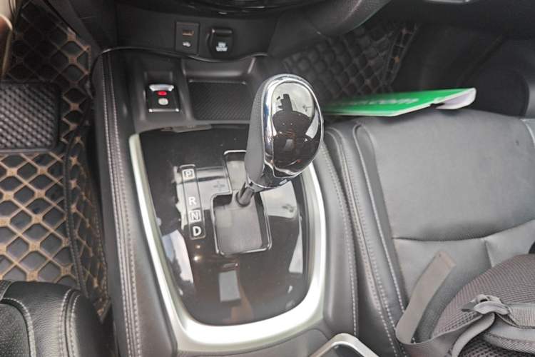 Used Nissan X-Trail 2019 2.0L CVT Smart Connect Comfort Edition 2WD Gear Lever