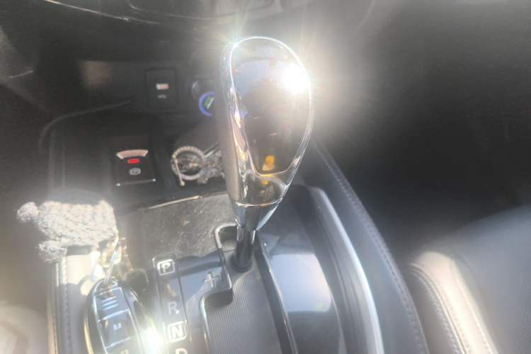 Used Nissan X-Trail 2019 2.0L CVT Smart Connect Comfort Edition 2WD Gear Lever