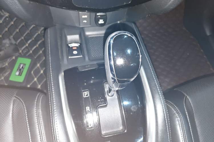 Used Nissan X-Trail 2019 2.0L CVT Smart Connect Comfort Edition 2WD Gear Lever