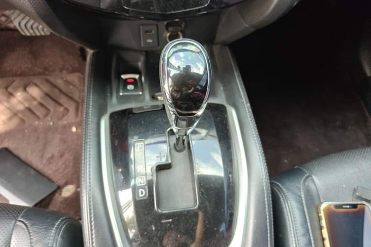 Used Nissan X-Trail 2019 2.0L CVT Smart Connect Comfort Edition 2WD Gear Lever