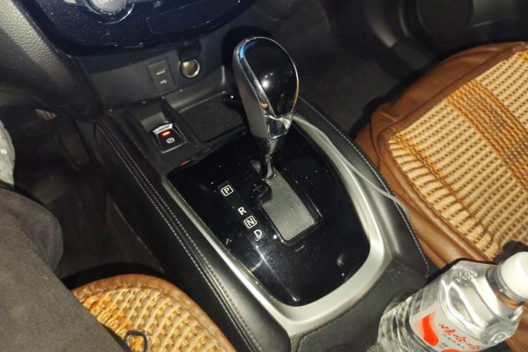 Used Nissan X-Trail 2019 2.0L CVT Smart Connect Comfort Edition 2WD Gear Lever