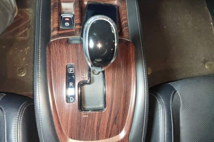 Used Nissan X-Trail 2019 2.0L CVT Smart Connect Comfort Edition 2WD Gear Lever