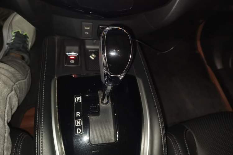 Used Nissan X-Trail 2019 2.5L CVT Smart Connect Luxury Edition 4WD Gear Lever