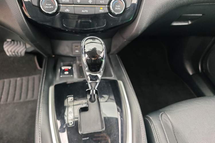 Used Nissan X-Trail 2019 2.0L CVT Smart Connect Comfort Edition 2WD Gear Lever