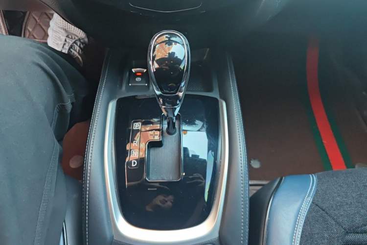 Used Nissan X-Trail 2019 2.0L CVT Smart Connect Comfort Edition 2WD Gear Lever