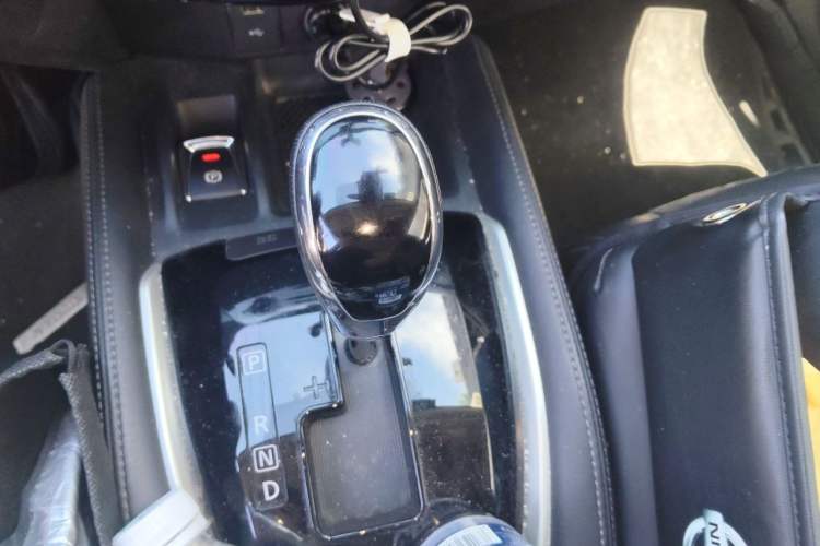 Used Nissan X-Trail 2019 2.5L CVT Smart Connect Luxury Edition 4WD Gear Lever