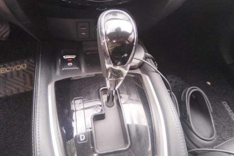 Used Nissan X-Trail 2019 2.0L CVT Smart Connect Comfort Edition 2WD Gear Lever